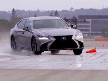 Lexus LS 500 kontra Mercedes S560 AMG